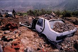 Una fiat 126, con 90 kg di esplosivo, viene tra le 17.40 e le 17.58, ci sarà la cerimonia solenne sotto l'albero falcone e alle 17.58 il silenzio in memoria delle vittime e poi la lettura dei nomi. La Strage Di Capaci Italian Language Blog