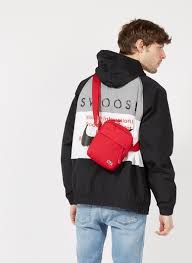 Une sélection de sacoche pour toutes les tailles et toutes vos envies shopping, à partir de 49 euros, seulement sur modalova. Sacoche En Toile Lacoste Sac Lacoste Lacoste Sac