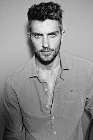 La barbe courte se porte de plus en plus,dans la rue, à la télé ou chez les sportifs.mais certains oublient que l'entretien est la clé. Coupe De Cheveux Homme 2015 A La New Yorkaise Thick Hair Styles Mens Haircuts Short Haircuts For Men