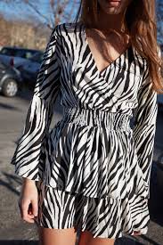 Vestito con spalle scoperte a fantasia di subdued, è possibile portarlo con una cintura per stringerlo in vita oppure largo senza cintura. Ù„Ø§ÙØªØ© Ø³ÙŠØ§Ø±Ø© Ø§Ø¬Ø±Ù‡ Ù…Ø§Ø±ØªÙ† Ù„ÙˆØ«Ø± ÙƒÙŠÙ†Øº Ø¬ÙˆÙ†ÙŠÙˆØ± Subdued Vestiti Lunghi Plasto Tech Com