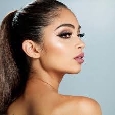 Silvia Schell's Instagram, Twitter & Facebook