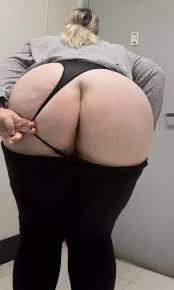 Meet me in the bathroom? nudes | GLAMOURHOUND.COM