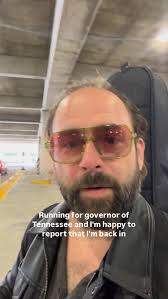 thanks to the Ben Jarrell Band for letting me snag some big screen time  yesterday. if i'd known about the screens i'd'a brushéd my hairs.