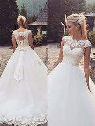 Traditionell sollte das schicke brautkleid weiß sein, aber heute brechen viele damen diese regel, indem sie farbige brautkleider tragen. Emmabox De Schicke Brautkleider