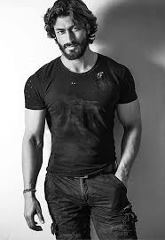 Vidyut Jammwal Wiki Hd Images Girlfriend Affairs Today Updates Gallery News Go Profile All Celeb Profiles Tollywood Bollywood Kollywood Hollywood Go Profiles Vidyut jamwal teaching adventurer stunts in this lockdown quarantine | real stunt man of bollywood. vidyut jammwal wiki hd images