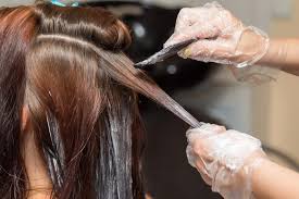 Hacerse mechas en casa y salir airosa es posible solo si sabemos cómo hacerlo paso a paso y tomamos ciertas precauciones. Como Hacer Mechas Balayage En Casa Vivirsanos