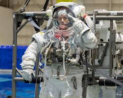Revoir directement le décollage à 47:442:35 retour sur l'arrivée des astronautes dans la fusée (en telsa)9:53 quid du programme spatial européen ? On Se Sent Plus Implique Dans L Aventure Thomas Pesquet Partira Avec Spacex Sur L Iss En Mars 2021