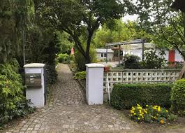 The garden was established in 1890 and primarily cultivates native plants, but also includes exotic flora such as araucaria, ginkgo biloba. E Ub0ddcifpkgm