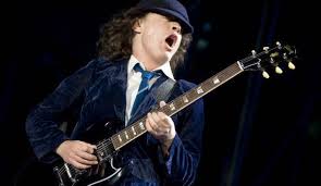 See more ideas about angus young, acdc angus young, acdc angus. Angus Young Erinnert Ans Erste Mal Hendrix Horen Ich War So Aufgeregt