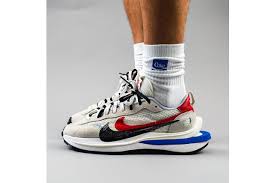 Another On Foot Look At The Sacai X Nike Vaporwaffle Has Surfaced In 2020 Nike Nike Pegasus Mens Nike Shoes