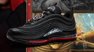 The sneakers' air bubble is filled with 60cc of red ink and a drop of human blood, according to the rapper. Hyol5ox37jjbkm