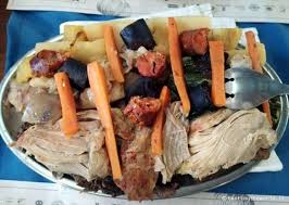 La normandia gode di un panorama gastronomico particolarmente succulento che spazia dalle meraviglie del pescato fino al sapori corposi dati dai due ingredienti principi della cucina normanna, il burro. Cosa Mangiare Alle Azzorre Il Cozido Stufato Vulcanico E L Alcatra