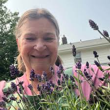 Where to find local garden centers for vegetables in Cedar Rapids area?