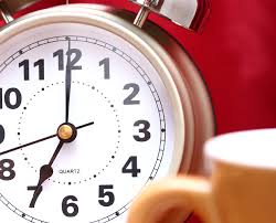 I 'sommertid' på radio4 tager vi lytterne med ud i sommerlandet for at møde nogle af de mennesker, for hvem 2020 har haft en helt særlig. Sommertid 2021 Skal Uret Stilles Frem Eller Tilbage Forar Sundhed Kvindeguiden