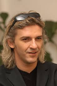 Letölthető az alföldi új katalógusa. Alfoldi Robert Uj Rendezesei Es Uj Szerepei Iden