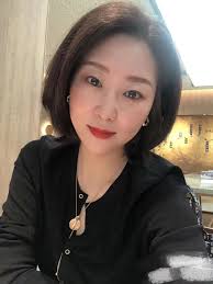 I'm single and honestly... I hate it. Tired of crying alone at home, with  no one to talk to. I just want a good, honest man who doesn't play games or  break