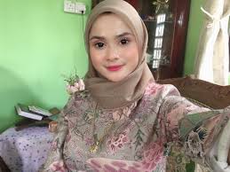 Gambar Mungkin Berisi Satu Orang Atau Lebih Dan Dekat Beautiful Hijab Girl Hijab Hijab Chic