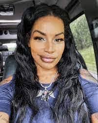 Ebony Shavonne's Instagram, Twitter & Facebook