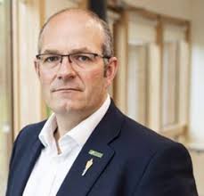 The English Apple Man, informing consumers about how the apples they buy  are grown, harvested and marketed