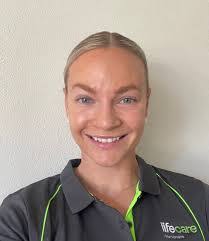 Melissa Perrine's Instagram, Twitter & Facebook