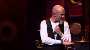 He is an actor and writer, known for lyckliga gatan (1999), nettopp stått opp (1997) and de. Dagfinn Lyngbo Er Tilbake Med Nytt Show Ticketmaster No Blogg