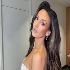 Michelle Minyon's Instagram, Twitter & Facebook