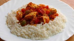 Arroz con pollo y verduras súper fácil os traemos esta versión muy rápida y facilísima de este clásico de los arroces como es el arroz con pollo. Arroz Blanco Con Pollo Y Verduras Bueno Bonito Barato Y Saludable