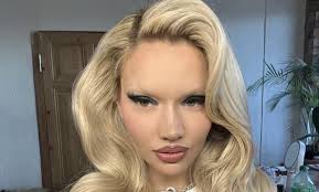 Plastik und fake": So sah Shirin David vor ihren Beauty-Eingriffen aus