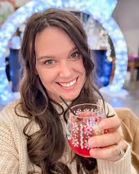 Winzer's wonderland at Daniel's Vineyard 📍McCordsville, IN  🎄🎄🎄🎄🎄🎄🎄🎄 Daniels Vineyard has turned their amazing interior into an  absolute wonderland! With hand crafted holiday drinks, delicious bites to  eat and lots of beautiful