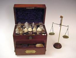 A Complete Apothecary Traveling Set England 1790 Ca Apothecary Apothecary Bottles Herbal Apothecary