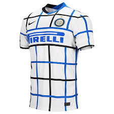 Porque no trae las clásicas rayas verticales azules y negras y en cambio viene con un dibujo y una trama que imitan a la piel de una serpiente. Las Fotos De La Nueva Segunda Equipacion Del Inter Para La Temporada 2020 2021 News