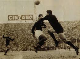 🗣Inolvidable✨️😴🔵🔴 "12 de octubre de 1962. Los memoriosos recordarán que  hace 60 años, José Sanfilippo, histórico artillero del `Ciclón`, deleitó a  los hinchas con un golazo `de taco` a Antonio Roma, en