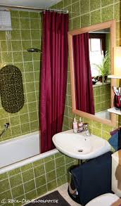 Hier kommen 9 bäder mit vorher nachher bildern zur kleines badezimmer verschönern. Rock And Owl Blog Aus Grun Mach Weiss Ich Kleb Mir Ein Neues Bad