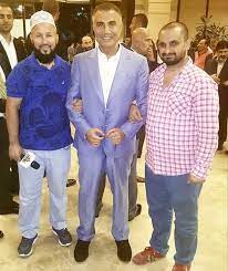 Söylenti ise kargaşanın ikiz kardeşidir. Sedat Peker Yeni Akit In Iftarinda Abdurrahman Dilipak Ile Yan Yana