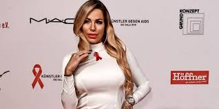 Watch popular content from the following creators: Neue Single Gina Lisa Singt Wieder