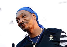 Последние твиты от snoop dogg (@snoopdogg). Snoop Dogg Hurls Four Letter Word At Kanye West Over Trump Allegiance