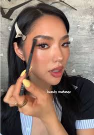 What side do you prefer? #blushplacement #makeuphacks #makeuptips #blu...