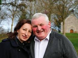 Cinq agriculteurs à la recherche du grand amour accueillent sur leur ferme trois prétendant(e)s. L Amour Est Dans Le Pre Bebes Clashs Separations Que Sont Devenus Les Anciens Candidats Mythiques De L Emission