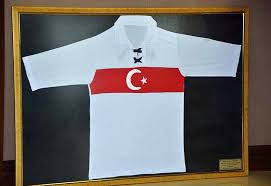 Abd merkezli spor giyim markası nike, türkiye a milli futbol takımı'nın yeni formalarını kamuoyunun beğenisine sundu. Itso Baskani Yilmaz A Ilk Milli Takim Formasi Ekonomi Hatay