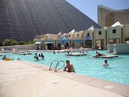Whirlpool open daily 8 a.m. Luxor Pool Bild Von Luxor Hotel Casino Las Vegas Tripadvisor