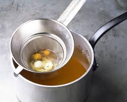 Aigo Boulido La Soupe A L Eau Et A L Ail Provencale Recette Recettes De Cuisine Bouillon De Legumes Poulet Legumes