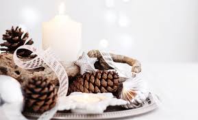 Tuttavia, natale è anche l'occasione per mettere in pratica alcuni trucchetti che ci possono permettere di guadagnare tempo e soldi! Centrotavola Natalizio Fai Da Te Elegante Leitv