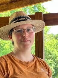 Carina Saavedra's Instagram, Twitter & Facebook