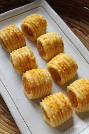 Masukkan doh ke dalam acuan tat, tekan dan gulung bersama inti nenas yang digentel kecil membujur. Tart Nenas Gebu Gebas Yang Sangat Sedap Azie Kitchen