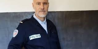 C'était un personnage récurent très apprécié de la série de . Dtpggcx0izijpm