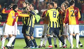 Topla oynama %62/%38 toplam şut 16/17 i̇sabetli şut 3/5 başarılı pas. Die 10 Besten Istanbuler Derbys