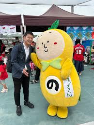 澤村優輝｜アナウンサー on X: 土曜日の試合前に レフト側の広場へ行くと… 因島の「はっさくん」に 出会うことができました！  ポルノグラフィティ晴一さんと 番組企画の縁もあり、 因島は大好きな場所。 この夏は例年より 騒々しい日が続くはずなんだぜ…！ 島ごとぽる ...