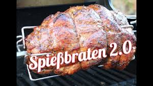 At the side of the food tent nearest the spit roast the meat is cut into portions and kept warm in the bain marie. Alien Bbq Spiessbraten 2 0 Mit Der Besten Marinade Pork Spit Roast R Spiessbraten Lebensmittel Essen Braten