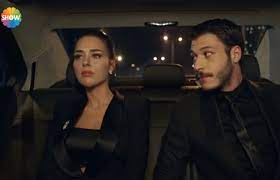 Cam tavanlar'da iş hayatında kendi çabasıyla yükselen genç bir kadın olan leyla ile prestijli bir aileden gelerek her istediğini kolaylıkla elde eden, zengin olduğu için birçok kapının kolaylıkla açıldığı rakibi cem'le tatlı sert yarışı; Cam Tavanlar Dizisindeki Yeni Dizi Ciftimiz Leyla Ve Cem I Bekleyenlere Guzel Surpriz