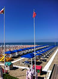Bagno doge e' un'oasi di comfort e relax nel cuore della versilia, dove protagonisti sono la sabbia, il sole e la buona cucina che da oltre 38 anni la nostra famiglia cura con amore. Bagno Marisa Lido Di Camaiore Il Tuo Stabilimento Balneare In Versilia